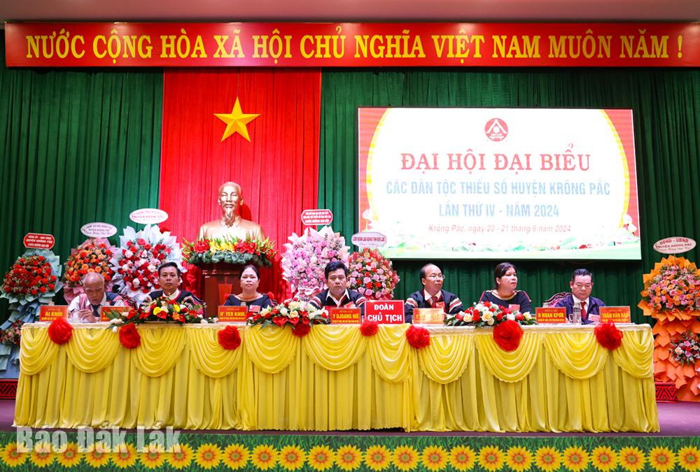 Đoàn chủ tịch Đại hội đại biểu các dân tộc thiểu số huyện Krông Pắc lần thứ IV, năm 2024.