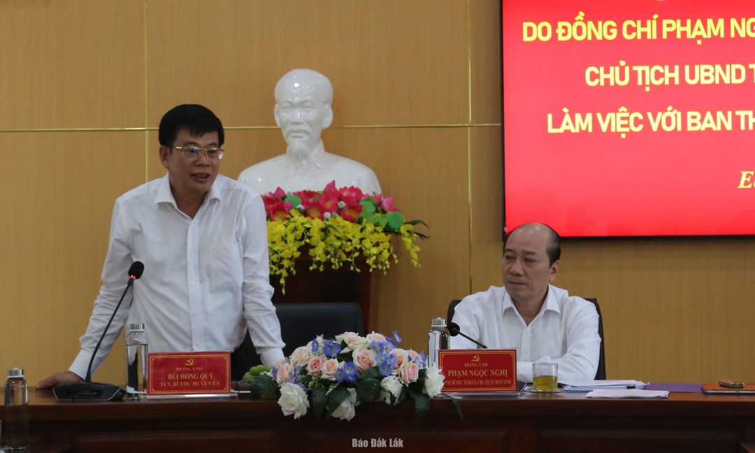 Bí thư Huyện ủy Ea Súp Bùi Hồng Qúy phát biểu tại buổi làm việc