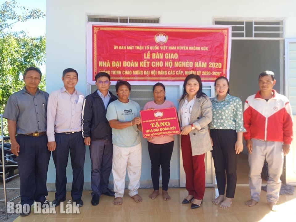 UMTTQ huyện Krông Búk đã trao nhà Đại đoàn kết cho hộ gia đình bà H’ Hlok Ayun, trú tại buôn Ea Sin, xã Ea Sin