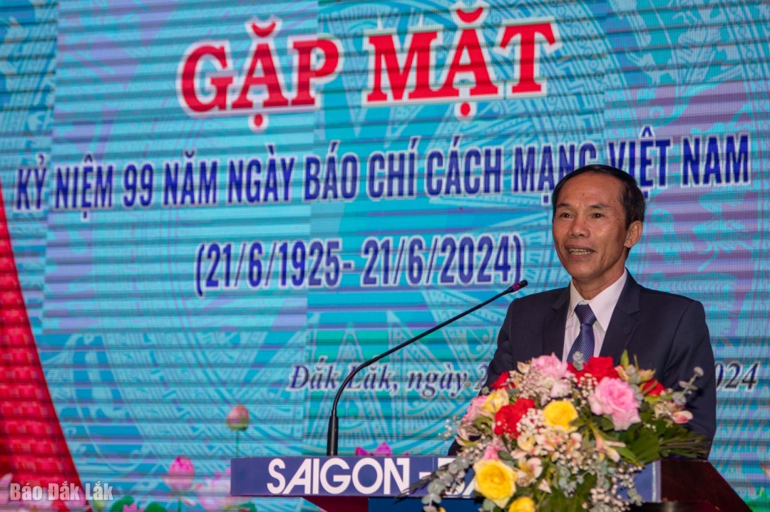 Tổng Biên tập Báo Đắk Lắk Đinh Xuân Toản phát biểu tại chương trình.