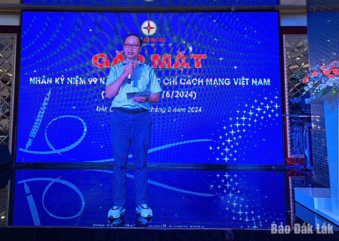 Ông Nguyễn Đức, Phó Giám đốc Công ty Thuỷ điện Buôn Kuốp phát biểu tại buổi gặp mặt