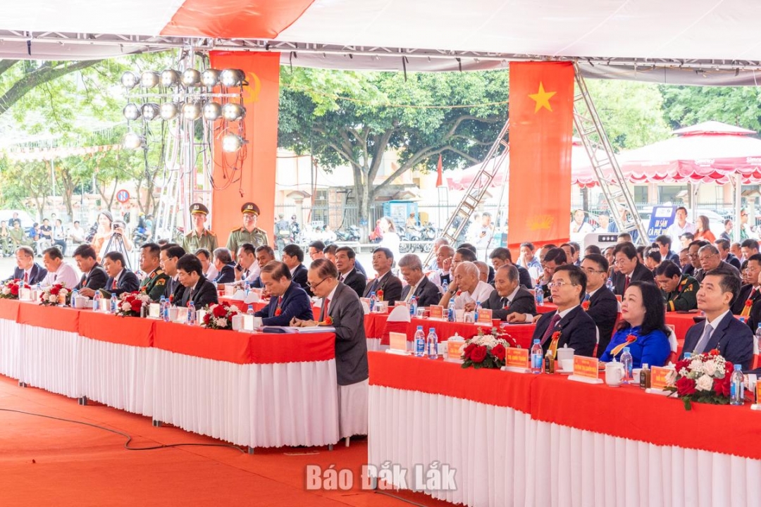 Các đại biểu tham dự buổi lễ. Ảnh: N.Gia