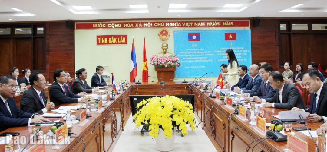 Các đại biểu tham dự buổi lễ.