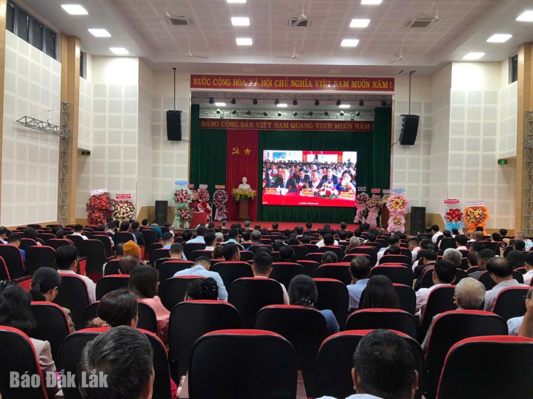 Quang cảnh buổi lễ công bố về việc sáp nhập đơn vị hành chính tại điểm cầu xã Quảng Phú.