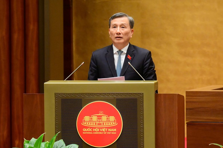 Chủ nhiệm Ủy ban Khoa học, Công nghệ và Môi trường Lê Quang Huy trình bày báo cáo giải trình, tiếp thu, chỉnh lý dự thảo Luật. Ảnh: quochoi.vn