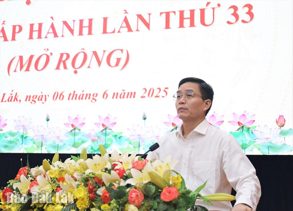 Ủy viên Trung ương Đảng, Bí thư Tỉnh ủy Nguyễn Đình Trung phát biểu chỉ đạo tại hội nghị.