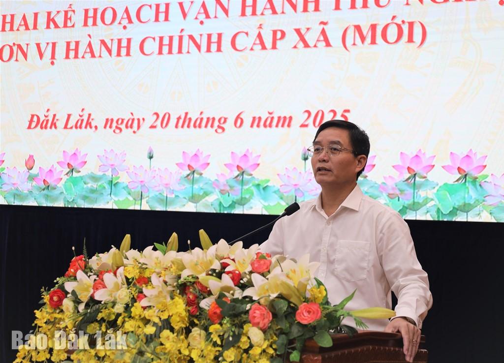 Ủy viên Trung ương Đảng, Bí thư Tỉnh ủy Nguyễn Đình Trung phát biểu tại hội nghị.