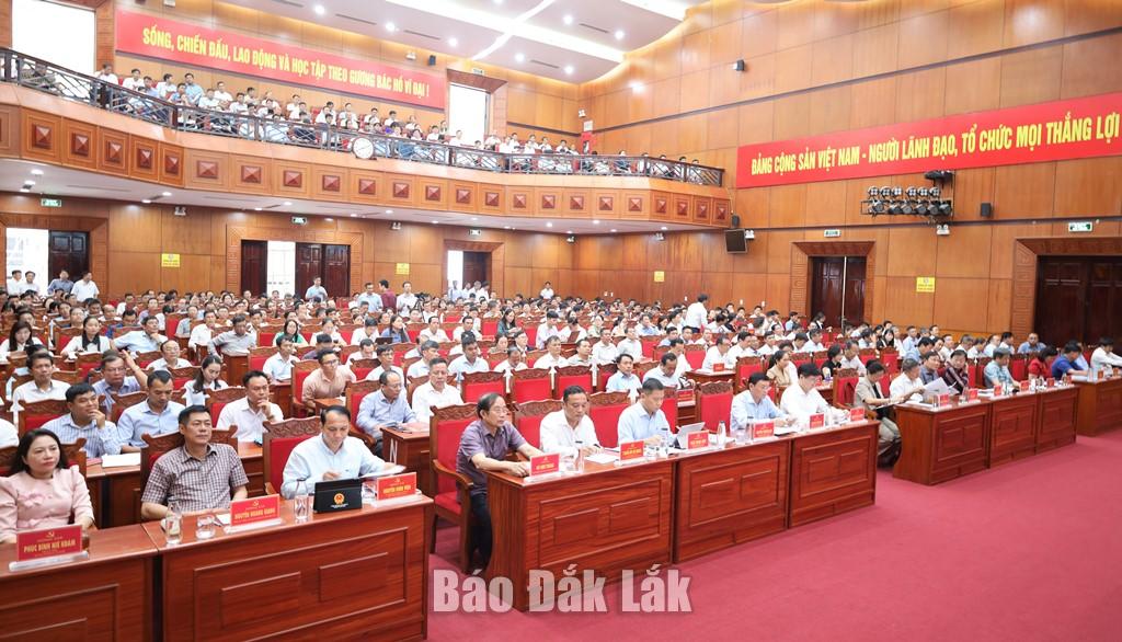 Các đại biểu tham dự Hội nghị triển khai kế hoạch vận hành thử nghiệm đơn vị hành chính cấp xã, phường (mới).