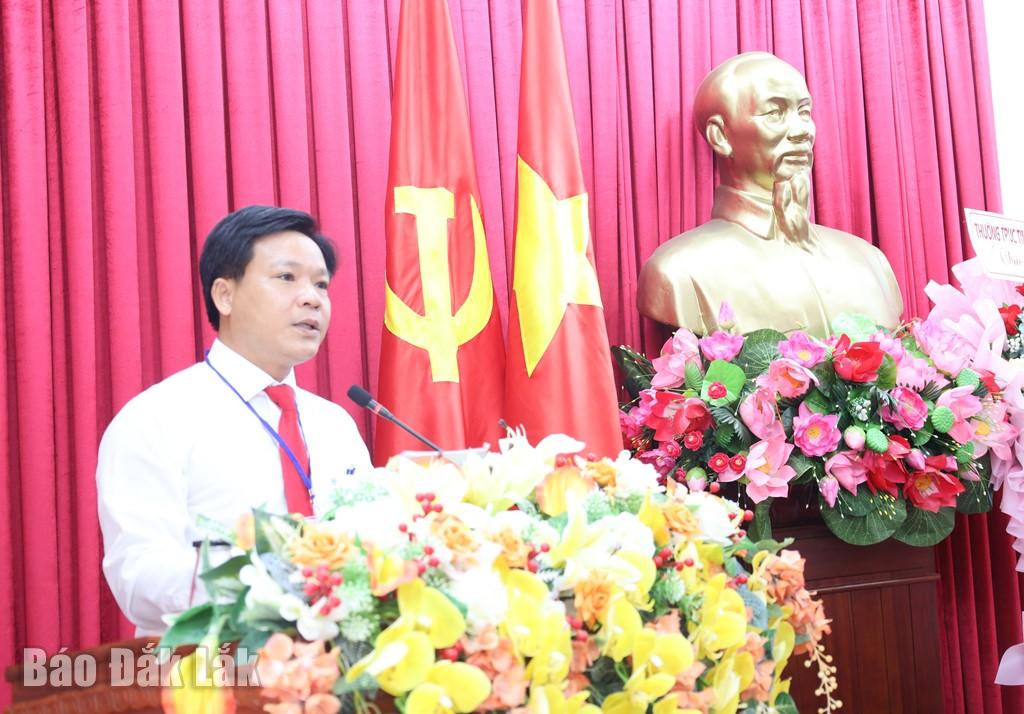 Vũ Văn Cường, Bí thư Chi bộ, Trưởng phòng Hành chính, lưu trữ trình bày Báo cáo kiểm điểm Ban Chấp hành Đảng bộ Văn phòng Tỉnh ủy khóa V, nhiệm kỳ 2020 - 2025.