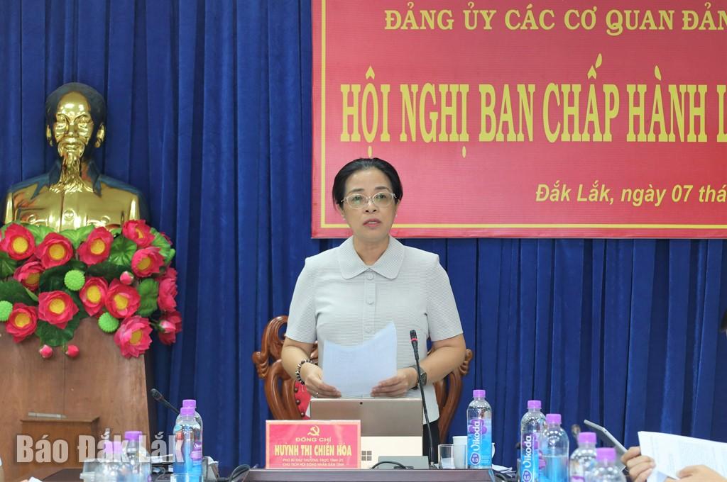 Phó Bí thư Thường trực Tỉnh ủy, Chủ tịch HĐND tỉnh, Bí thư Đảng ủy các cơ quan Đảng tỉnh Huỳnh Thị Chiến Hòa phát biểu tại hội nghị.