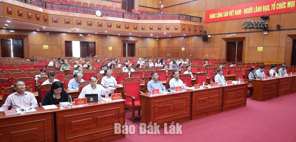 Các đại biểu tham dự hội nghị.