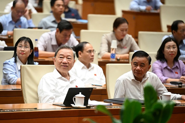 Đại biểu tham dự phiên làm việc. Ảnh: quochoi.vn