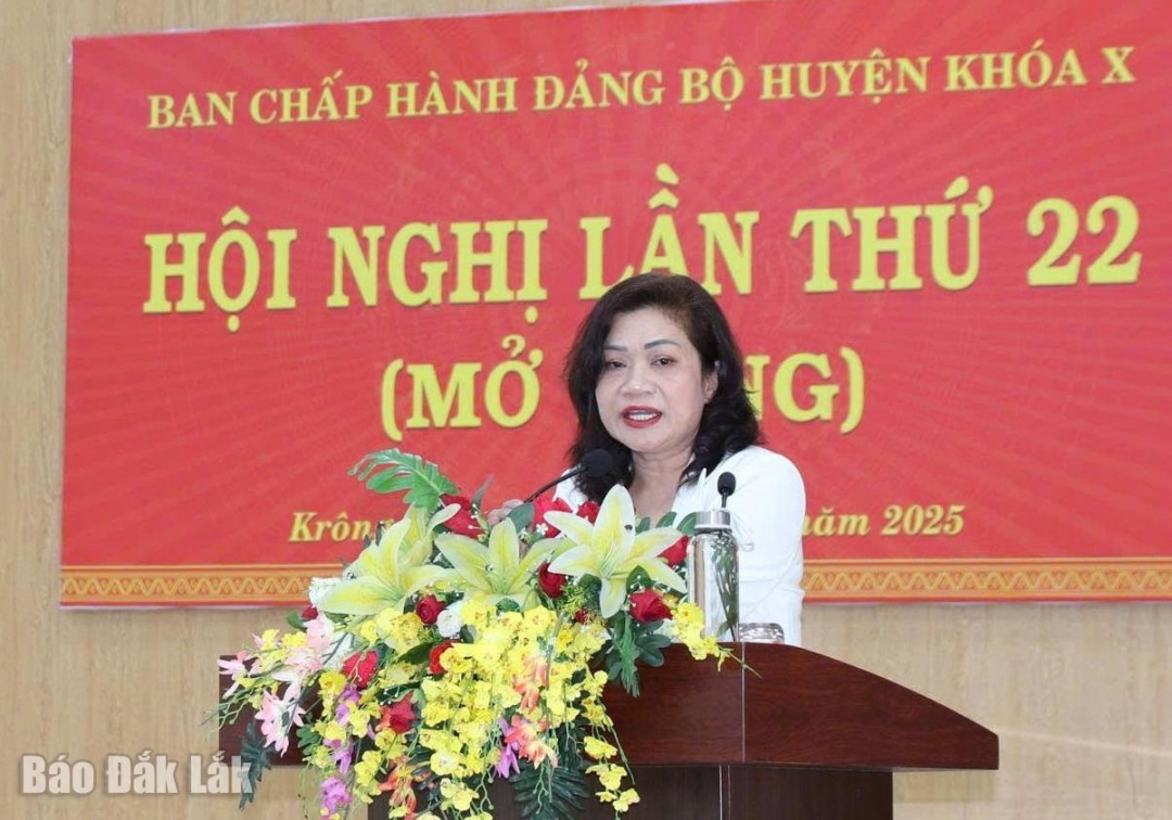 Bí thư Huyện ủy Krông Ana HYâo Knul phát biểu tại hội nghị.