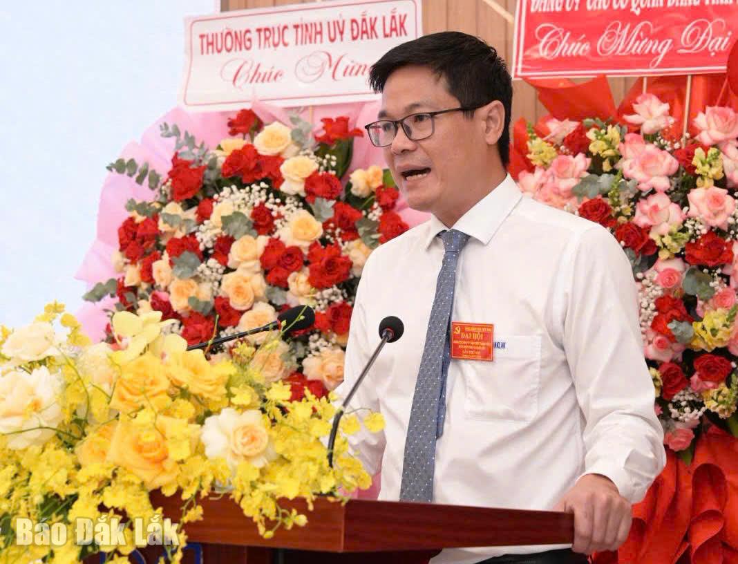 Đồng chí Lê Đức Huy, Bí thư Đảng bộ, Chủ tịch Hội đồng thành viên Simexco Daklak báo cáo chính trị tại đại hội.