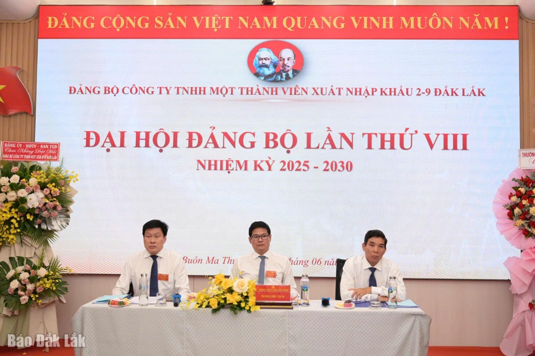 Đoàn Chủ tịch Đại hội