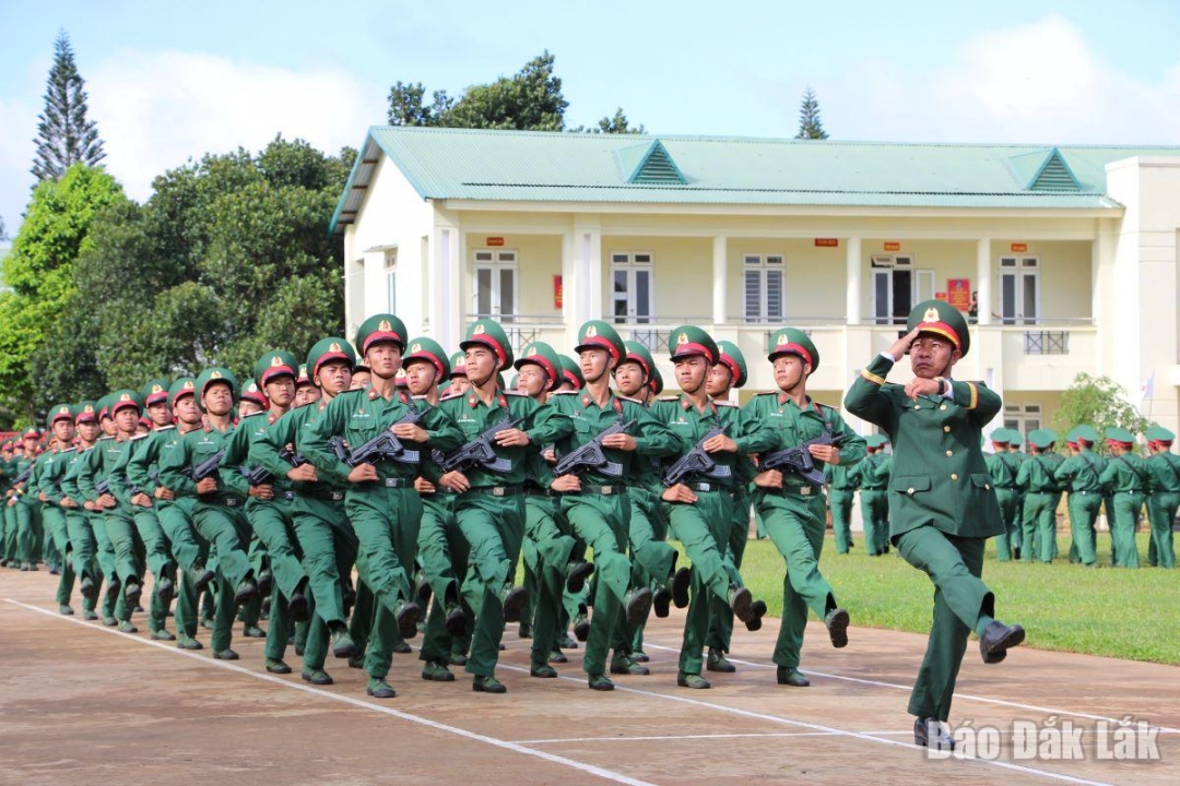Duyệt đội ngũ tại lễ tuyên thệ