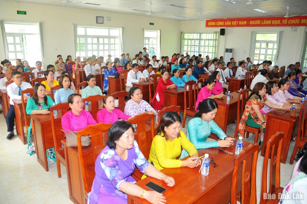 Các đại biểu tham dự Lễ công bố các nghị quyết, quyết định của Trung ương và địa phương về sáp nhập đơn vị hành chính tỉnh Đắk Lắk, tại điểm cầu phường Xuân Đài. Ảnh: Anh Ngọc