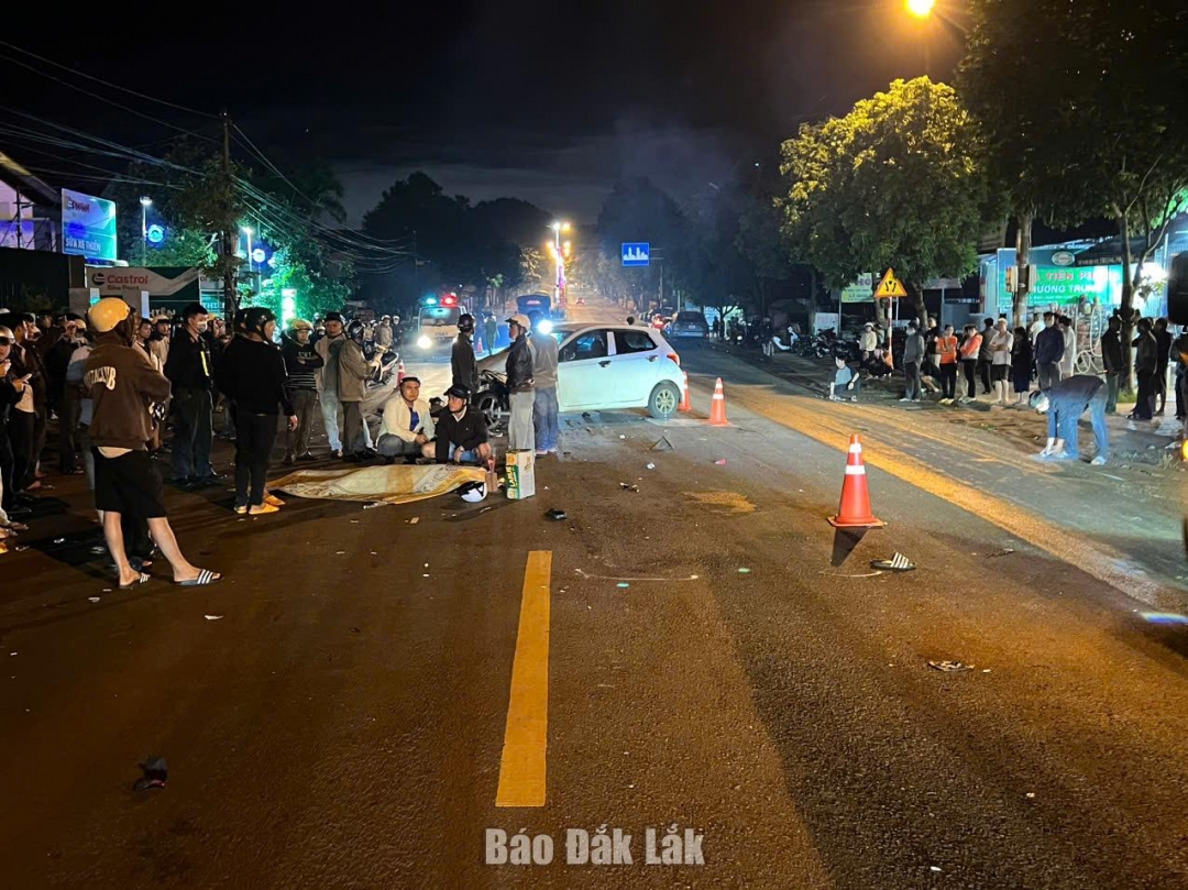 Hiện trường 1 vụ tai nạn giao thông xảy ra trên đường Hồ Chí Minh đoạn qua địa bàn tỉnh.