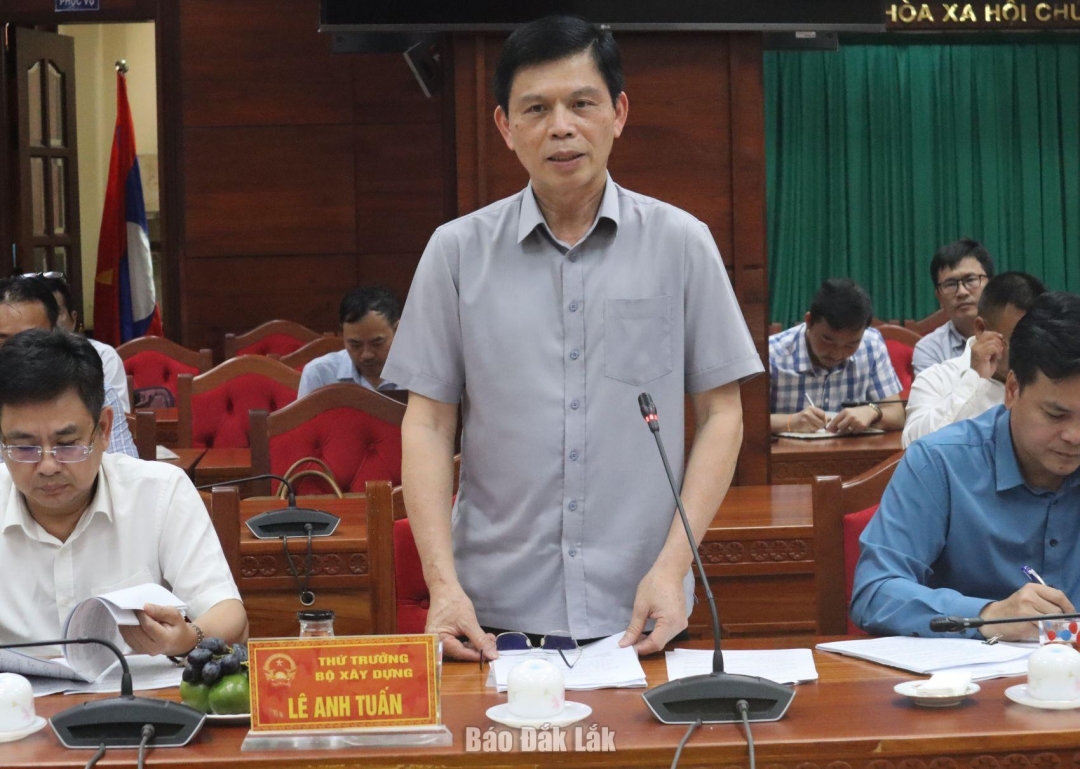 Thứ trưởng Bộ Xây dựng Lê Anh Tuấn phát biểu kết luận buổi làm việc.