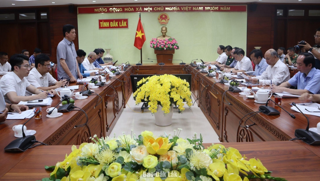 Các đại biểu dự buổi làm việc.