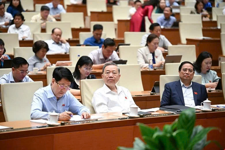Các đại biểu tham dự phiên làm việc