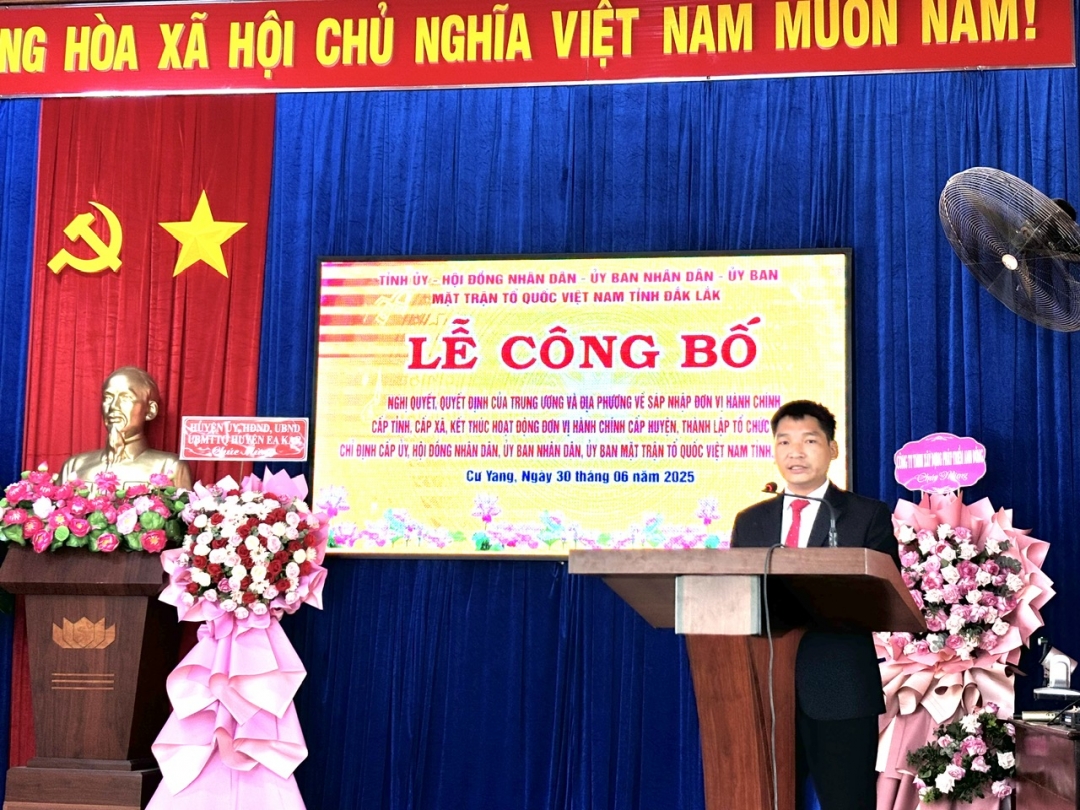 Đồng chí Trần Đức Cường, Phó Bí thư Thường trực Đảng ủy xã Cư Yang phát biểu nhận nhiệm vụ.