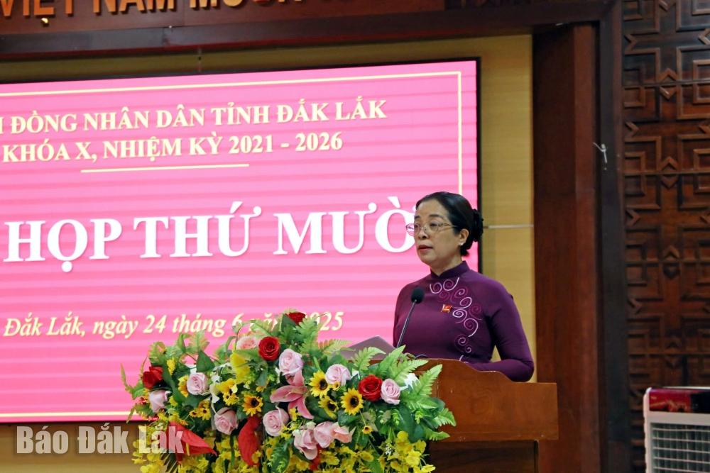 Phó Bí thư Thường trực Tỉnh ủy, Chủ tịch HĐND tỉnh Huỳnh Thị Chiến Hòa phát biểu khai mạc. Ảnh: Vạn Tiếp