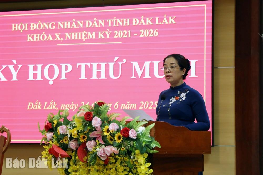 Phó Bí thư Thường trực Tỉnh ủy, Chủ tịch HĐND tỉnh Huỳnh Thị Chiến Hòa phát biểu bế mạc. Ảnh: Vạn Tiếp