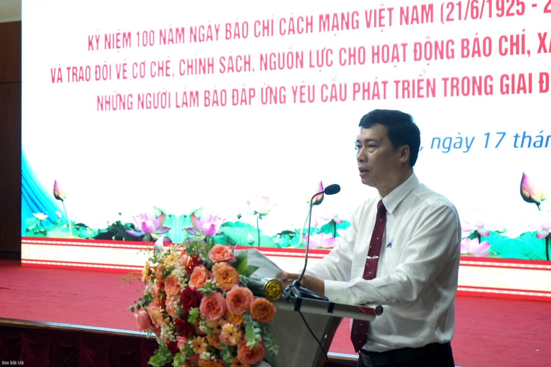 Giám đốc Sở VH-TT&DL Trần Hồng Tiến phát biểu tại hội thảo
