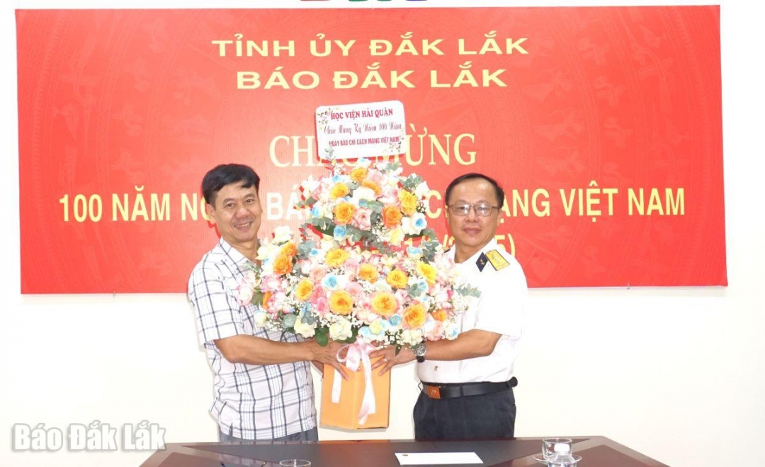 Học viện Hải quân, Đại tá Nguyễn Văn Tôn, Phó Chủ nhiệm Chính trị Học viện gửi