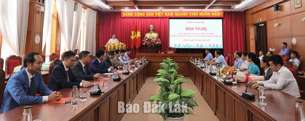 Các đại biểu tham dự hội nghị.
