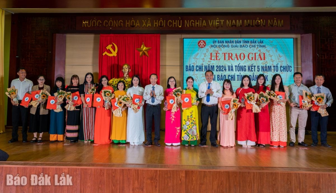 Tác giả, nhóm tác giả đạt giải C nhận 