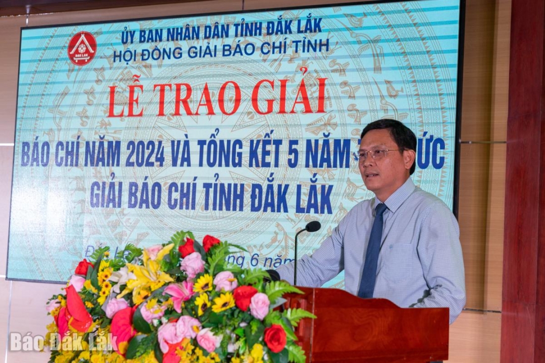 Phó Chủ tịch Thường trực UBND tỉnh, Chủ tịch Hội đồng giải Báo chí tỉnh Nguyễn Tuấn Hà phát biểu tại lễ trao giải.