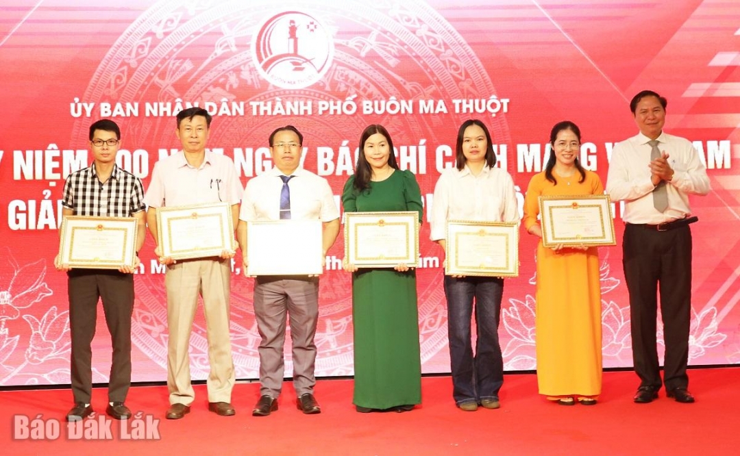 UBND thành phố Buôn Ma Thuột khen
