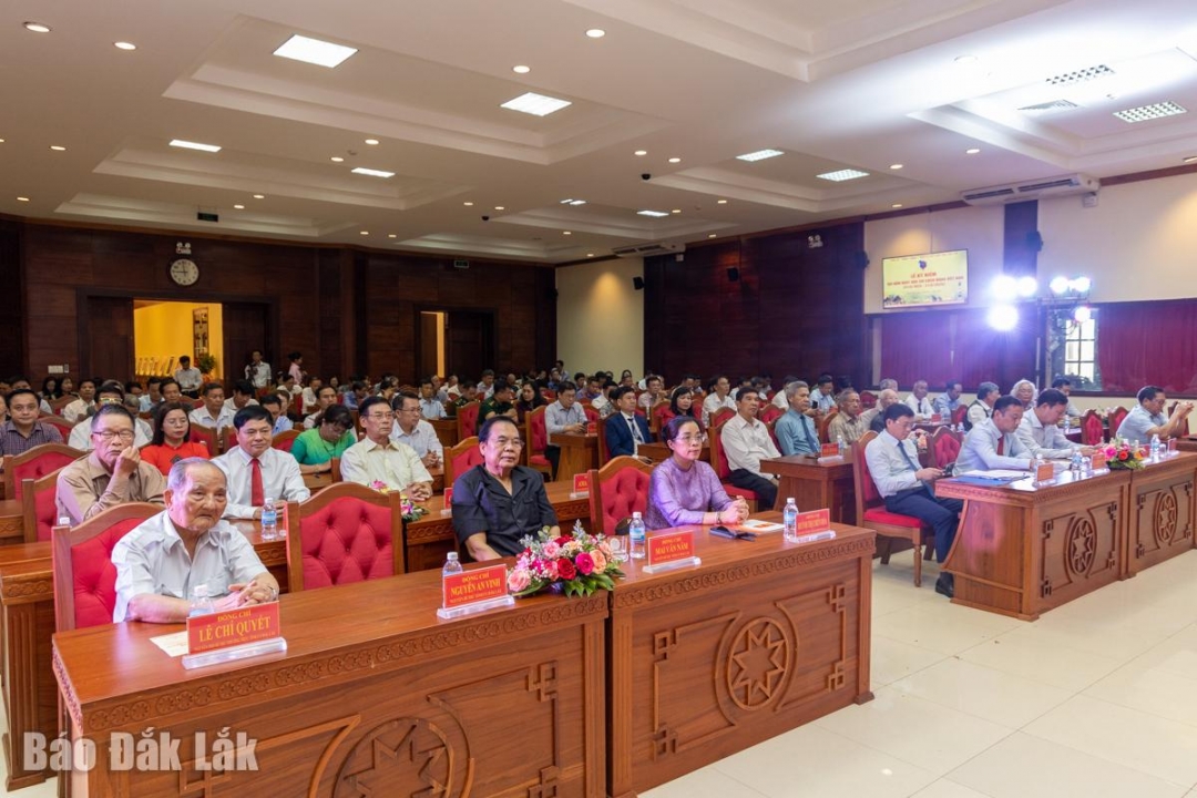 Đại biểu tham dự buổi lễ. Ảnh: Hoàng Gia