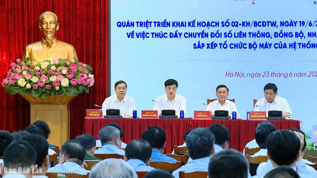 Đồng chí Trần Cẩm Tú, Ủy viên Bộ Chính trị, Thường trực Ban Bí thư, Phó Trưởng ban Chỉ đạo Trung ương dự và phát biểu chỉ đạo tại hội nghị.