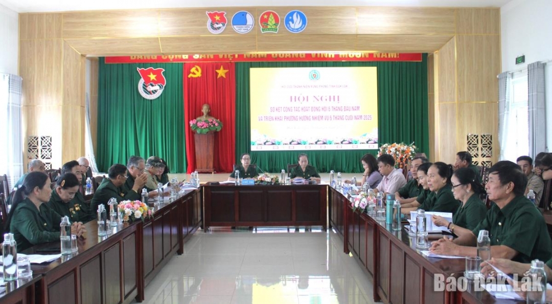 Các đại biểu tham dự.
