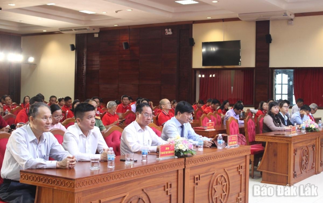 Các đại biểu tham dự.