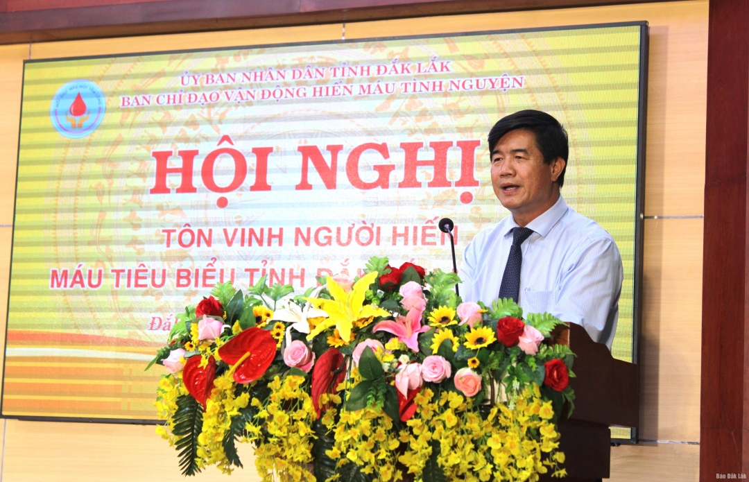 Quyền Chủ tịch UBND tỉnh Nguyễn Thiên Văn phát biểu tại hội nghị.