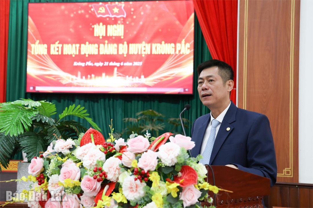 Bí thư Huyện ủy Krông Pắc Nguyễn Hoàng Giang phát biểu tại hội nghị.