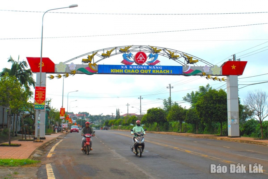 Con đường dẫn vào xã Krông Năng.
