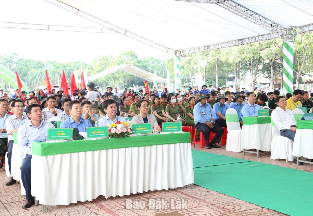 Các đại biểu dự Lễ mít tinh