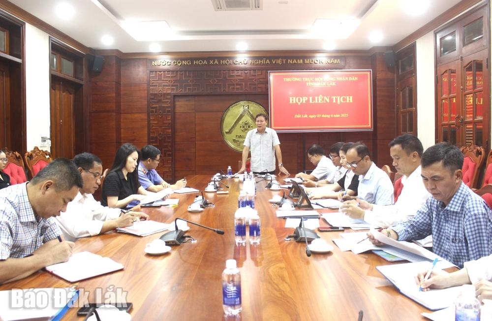 Phó Chủ tịch Thường trực HĐND tỉnh Trần Phú Hùng phát biểu kết luận.