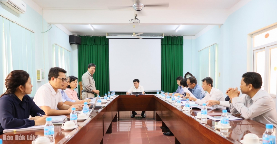 Đại diện Viện WASI trao đổi với đoàn giám sát.