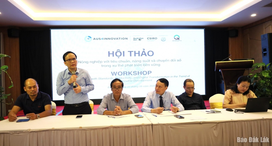 Các đại biểu trả lời câu hỏi về ứng dụng AI trong sản xuất sầu riêng của doanh nghiệp, người nông dân.