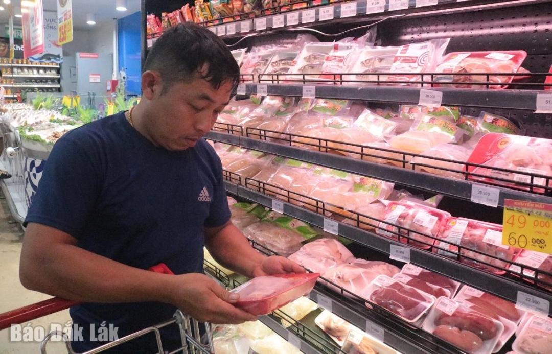 Một số người tiêu dùng vẫn tin tưởng chọn mua các sản phẩm của Công ty Cổ phần Chăn nuôi C.P Việt Nam.