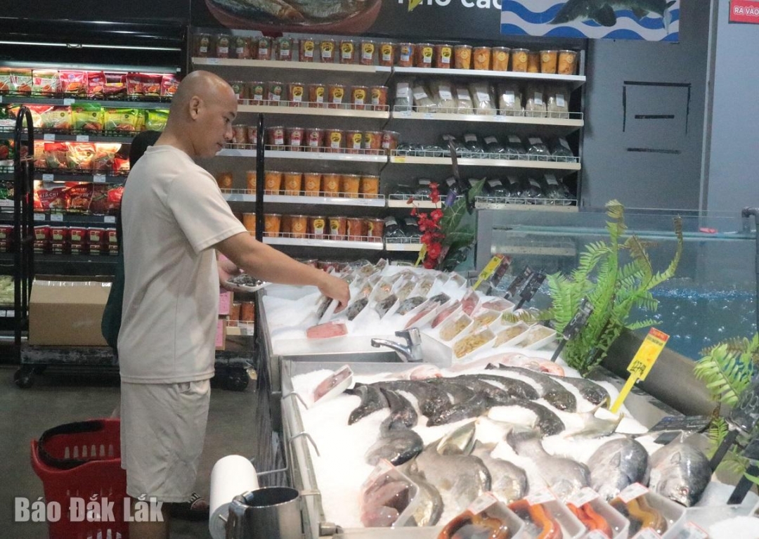 Một bộ phận người tiêu dùng chuyển sang dùng các sản phẩm khác (như tôm, cá) thay thế cho thịt heo trong bữa ăn hằng ngày.
