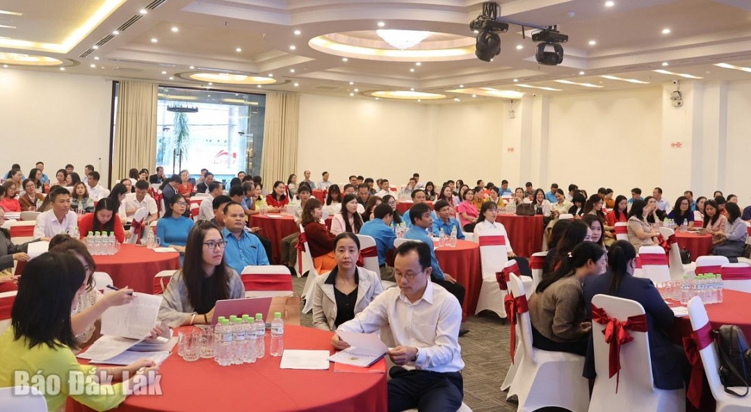 Các đại biểu tham dự hội nghị.