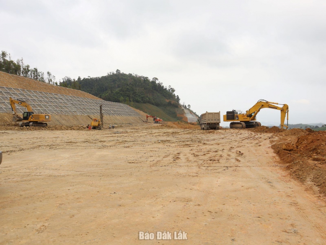 Thi công Dự án thành phần 3 thuộc Dự án cao tốc Khánh Hòa - Buôn Ma Thuột giai đoạn 1.