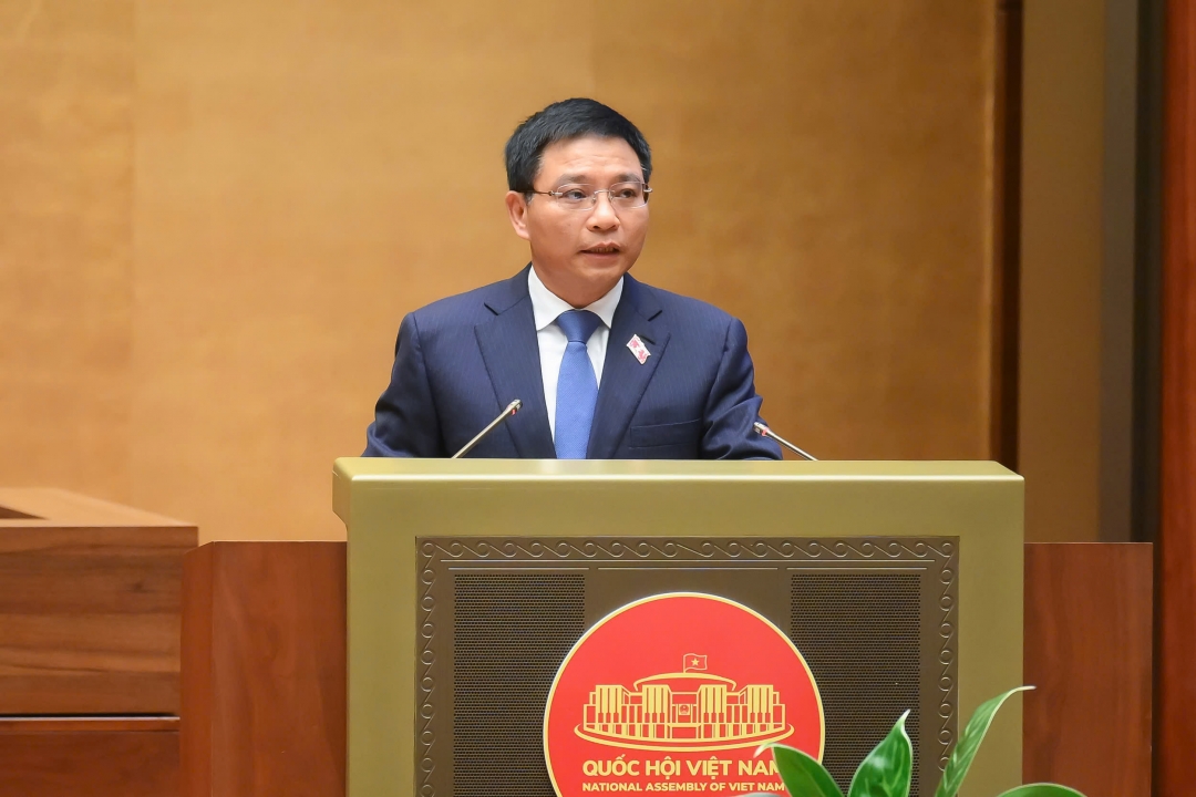 Bộ trưởng Bộ Tài chính Nguyễn Văn Thắng trả lời chất vấn của đại biểu. Ảnh: quochoi.vn